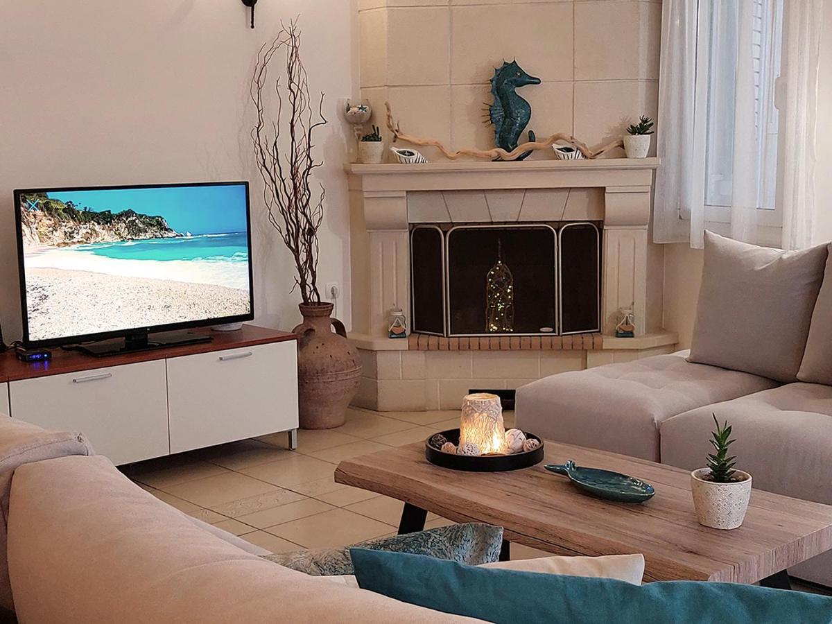 Amazing Beachfront Apartment In Hersonissos Exterior photo
