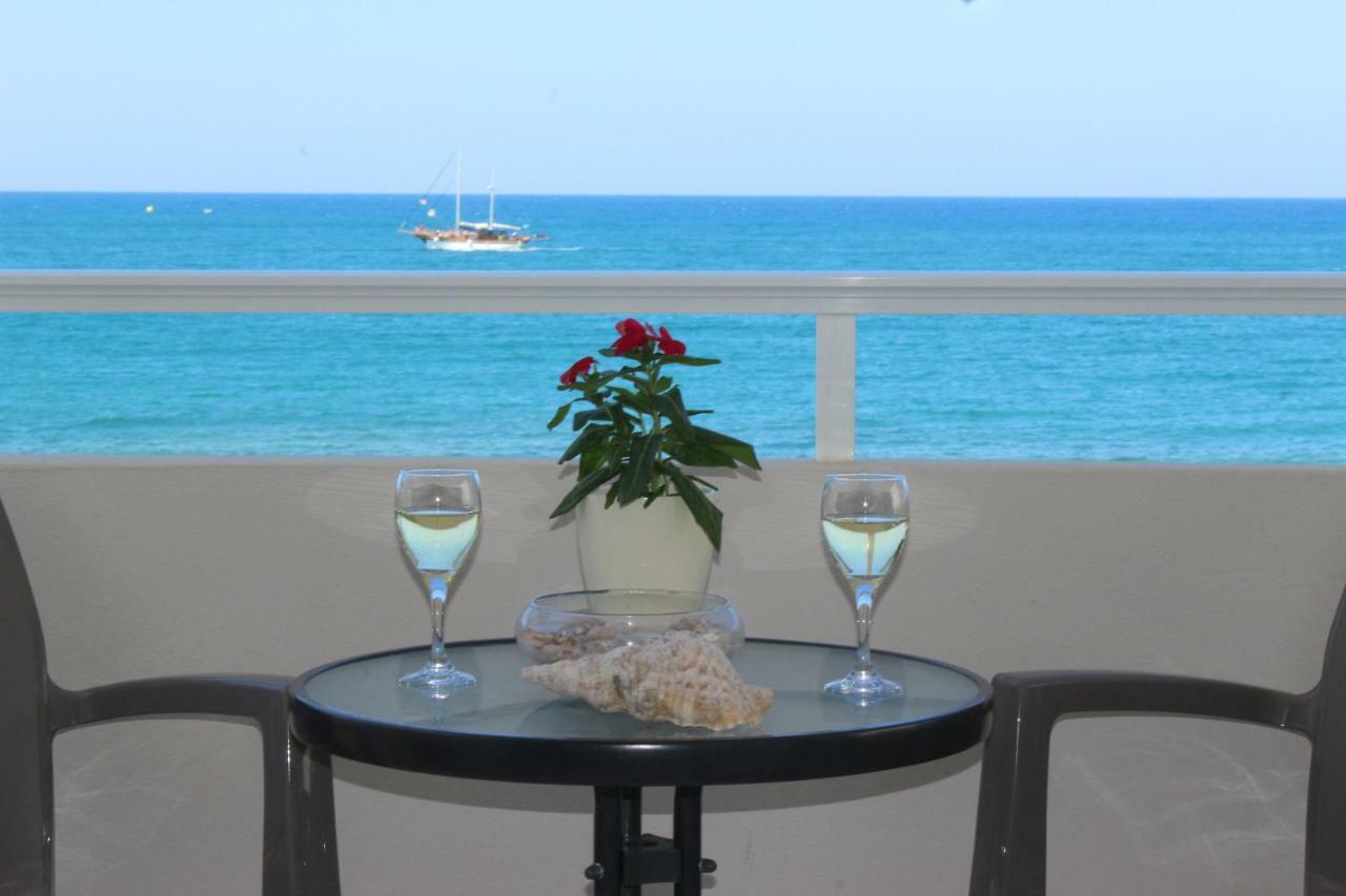 Amazing Beachfront Apartment In Hersonissos Exterior photo